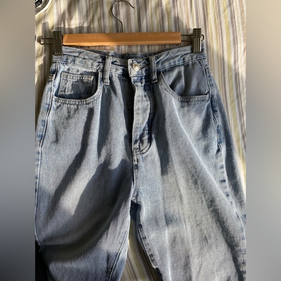 PRINCESS POLLY light wash cropped straight leg jeans. - Picture 10 of 11